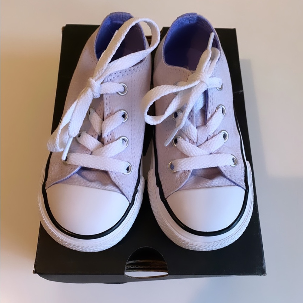 Converse Toddler size 7 sneakers. Barely grape (lilac) color, worn once